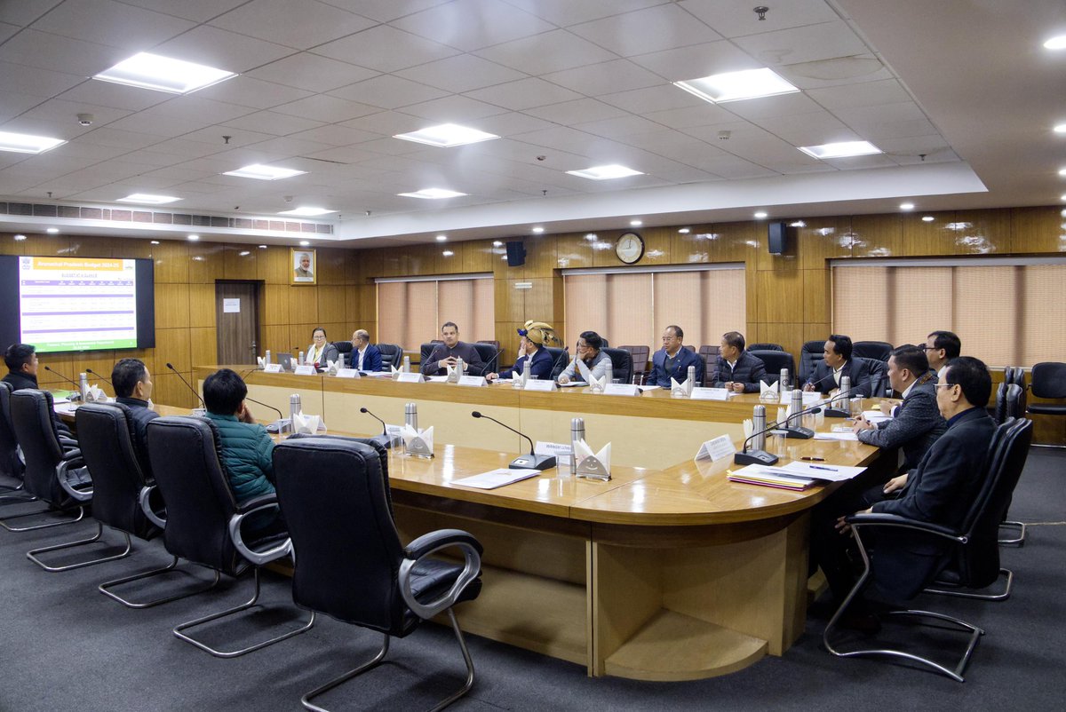 ChownaMeinBJP's tweet photo. Attended the State Cabinet Meeting chaired by Hon'ble Chief Minister, Shri @PemaKhanduBJP Ji at Arunachal Pradesh Legislative Assembly along with my esteemed colleagues. 

Various developmental initiatives of the Govt of Arunachal Pradesh were deliberated in the meeting. https://t.co/c6AM21XcYs