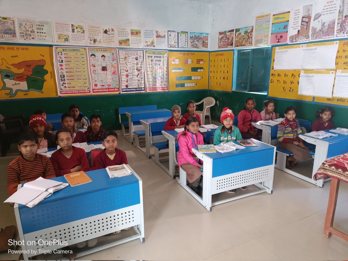 कितना सुंदर फर्नीचर है । प्राथमिक विद्यालय भोनकपुर का ,ब्लॉक भाग्यनगर ।यह यहाँ के प्रधान  पति श्री शुभाष चंद द्वारा दान दिया गया है सेवानिवृति के अवसर पर।सुभाष चंद जी कृषि विभाग में अधिकारी थे।अब गावँ में सामाजिक कार्य में सक्रिय हैं।फर्नीचर दिल्ली से मंगवाए हैं।मेरी शुभकाननाएँ।