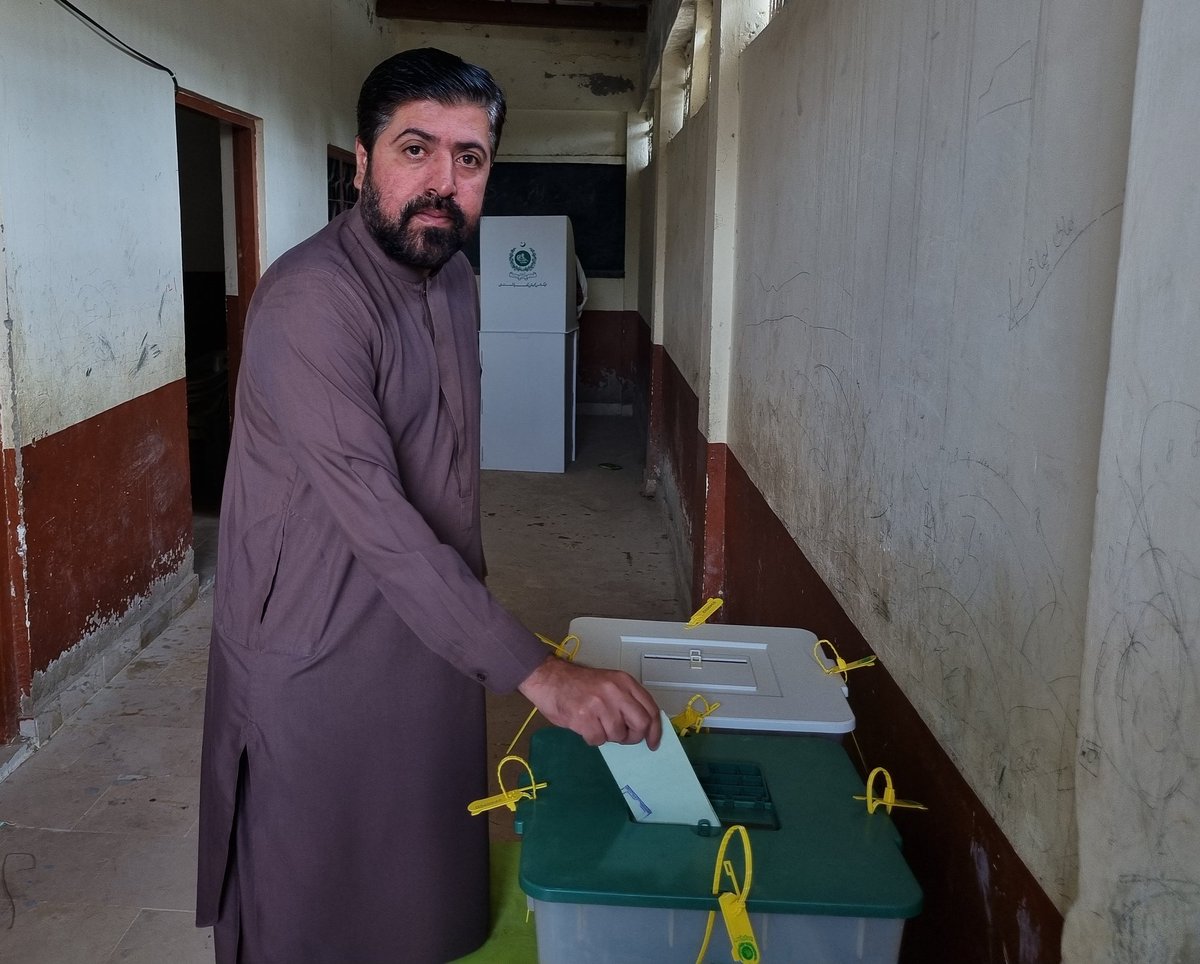 میں نے آج اپنا ووٹ دیکر قومی فریضہ ادا کردیا۔ اہل بلوچستان سے اپیل کرتا ہوں کہ وہ نکلیں اور اپنے اپنے پسندیدہ امیدواروں کو ووٹ ڈالیں تاکہ مستقبل کے تمام فیصلوں میں آپ کے منتخب کیے گئے ارکان اسمبلی میں آپ کی مؤثر آواز بن سکیں۔ #Elections2024
