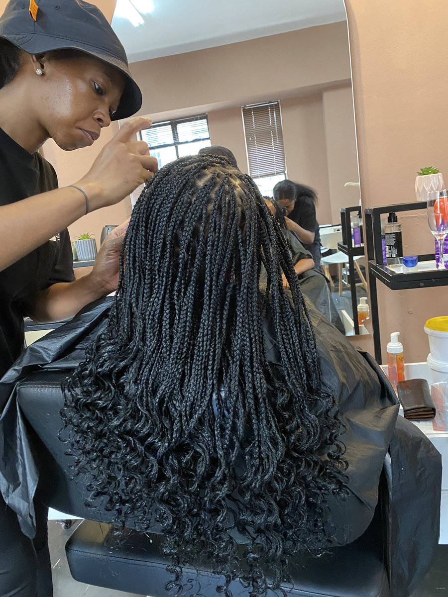 Affordable braids in Pretoria Cbd 
F1 R450 
F2 R550 
F3 R850 
F4 R550

Including hairpiece 
#GirlTalkza