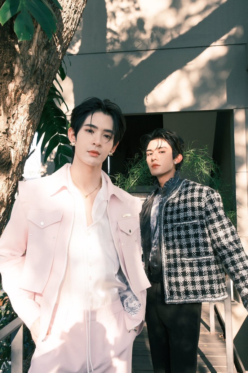 TRENDTRUE2021's tweet photo. แชะภาพก่อนงานเริ่มกันสักหน่อย~ ✨
#TRENDTRUExNetJames
#NetJames https://t.co/rgtVZOzx1I