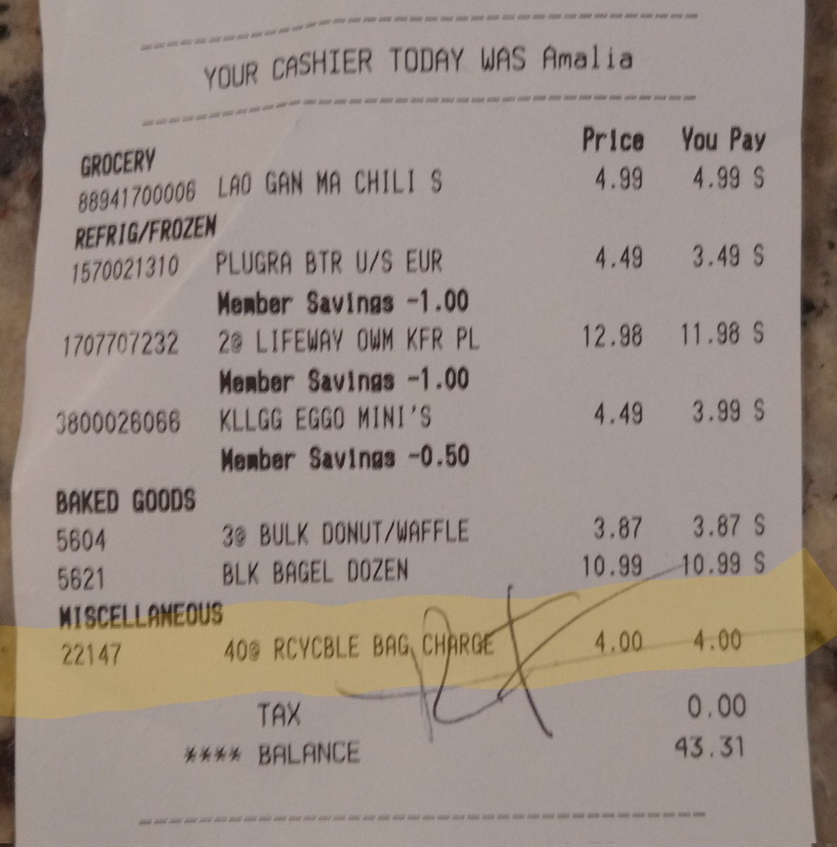 Stebanoid's tweet photo. Why would a cashier at Safeway want to add 40 bags for $4 to my bill when I told her that I don't need a bag? When I asked what is the charge, she immediately took it to fix like she knew in advance what's going on.
Why? What she was going to do with 40 bags? https://t.co/Z0NP4wDmzX