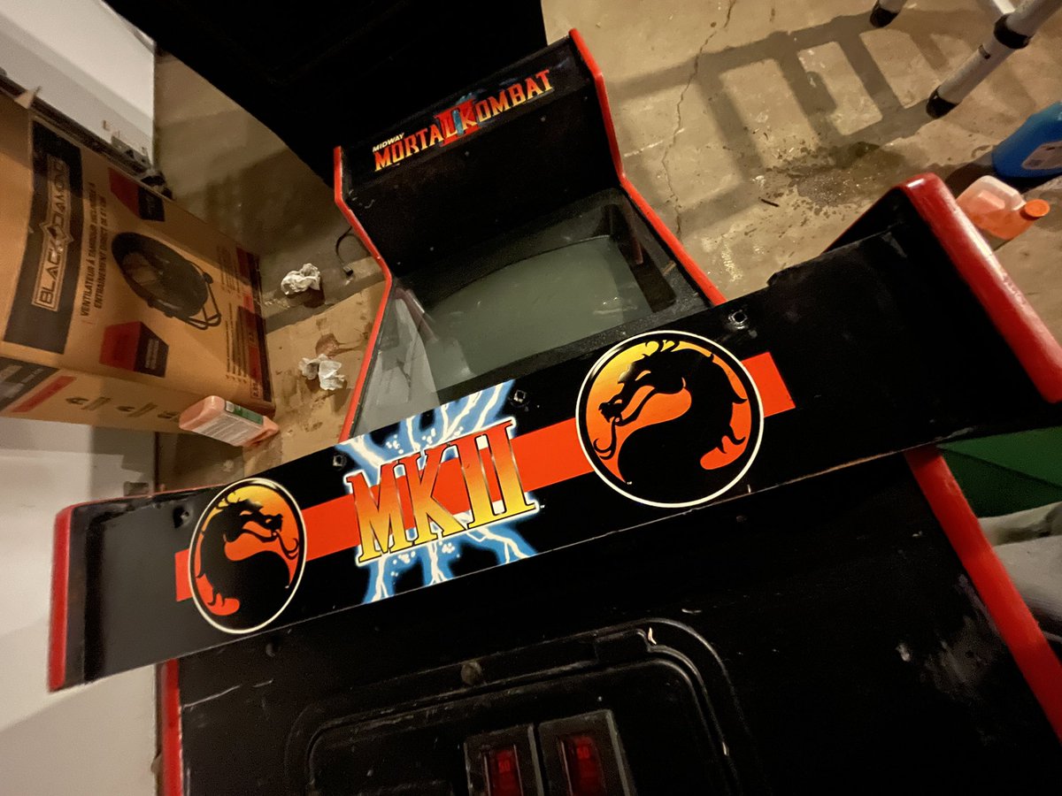 tglindquist's tweet photo. Stripped ugly football CPO off this beautiful MKII cab with Citrustrip. Took two coats. #arcade #MortalKombat https://t.co/GlHxsRwP7o