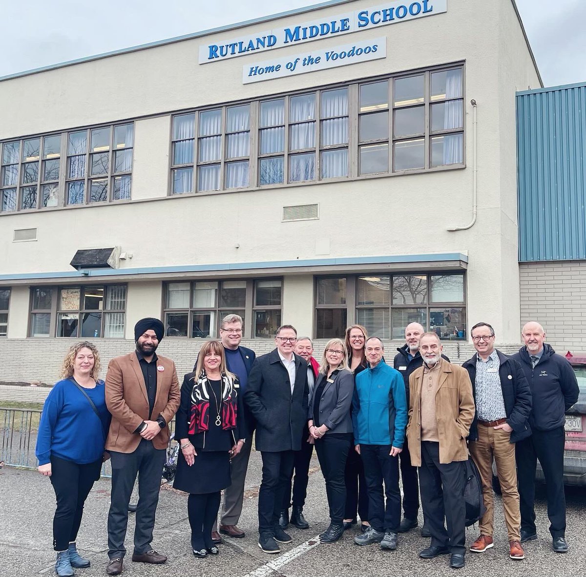 🌟 The Central Okanagan Board of Ed toured #RMS alongside Kevin Falcon & locally elected MLA’s. Advocating for new capital funding is crucial to address the overcapacity issue & support the educational needs of our 25,500 students.
#sd23 #sd23learns #sd23ed #bced #CapitalFunding