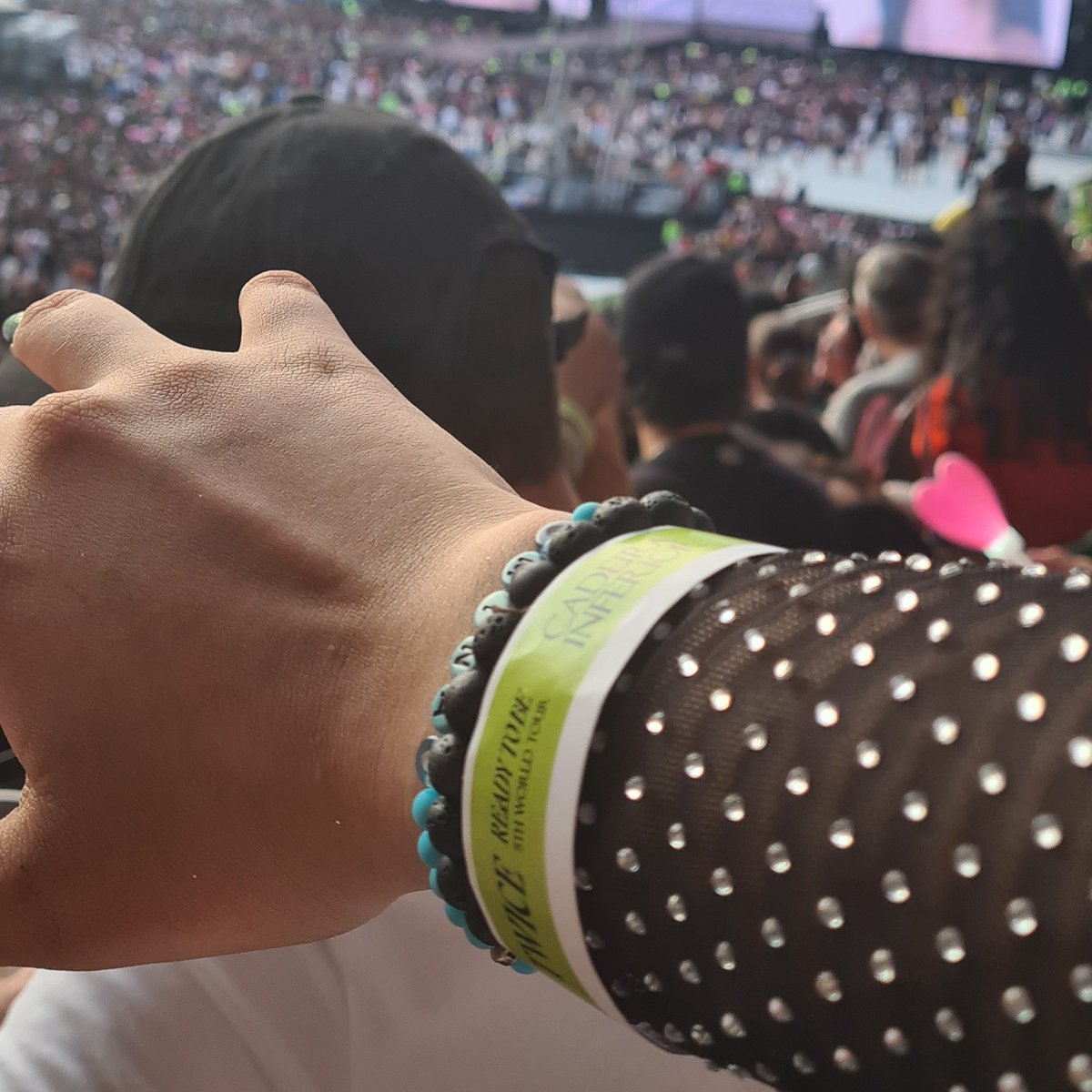 kvrthercvlt's tweet photo. 𝘩𝘰𝘮𝘦 𝘪𝘴 𝘸𝘩𝘦𝘳𝘦 𝘵𝘩𝘦 𝘩𝘦𝘢𝘳𝘵 𝘪𝘴, 𝘣𝘶𝘵 𝘥𝘢𝘮𝘯, 𝙞 𝙡𝙤𝙫𝙚 𝙩𝙬𝙞𝙘𝙚.

𝗱𝗮𝗿𝗹𝗶𝗻𝗴𝘀, 𝗶 𝗳𝗮𝗻𝗰𝘆 𝗬𝗢𝗨. 

— 06/02/24. https://t.co/6C15d7Z0MF