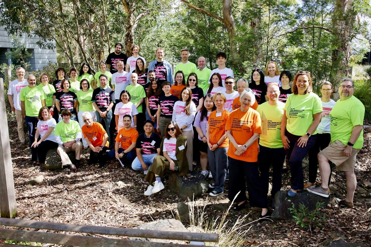 What a beautiful group! 🤩😍 I couldn't be happier about how the 6th Deliberative Democracy Summer School turned out! Thank you to all the participants from across the 🌏 #DelDem2024 @DelDemUCan @UCBGL @UniCanberra