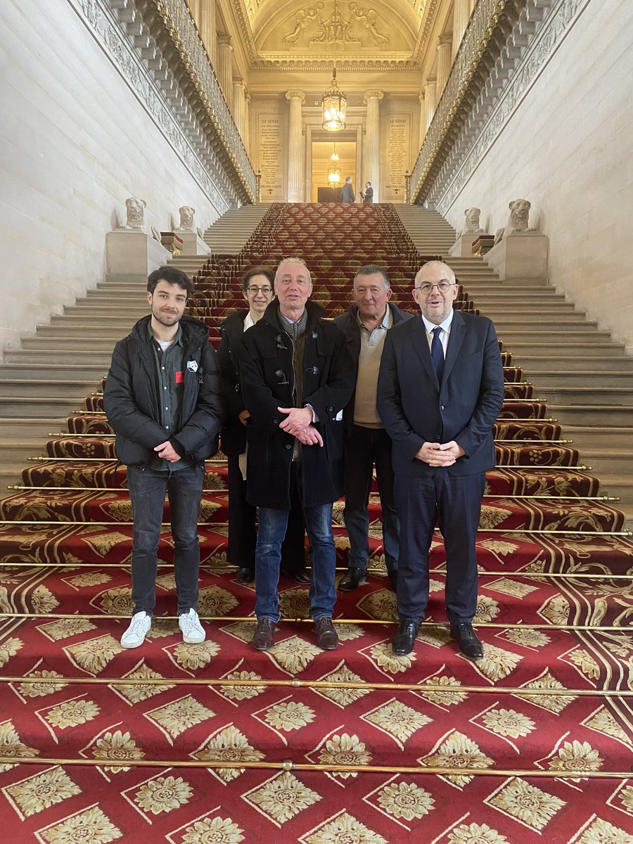 ChevalierSenat's tweet photo. Ravi d’avoir reçu, hier, au Sénat Charles #Gossard, maire de #Fismes, son deuxième adjoint Jean Claude Caudy et Victor Faucheux, étudiant fismois à La Sorbonne pour échanger sur les dossiers marnais et départementaux mais aussi sur l’actualité nationale. https://t.co/dRqxUdHuVL