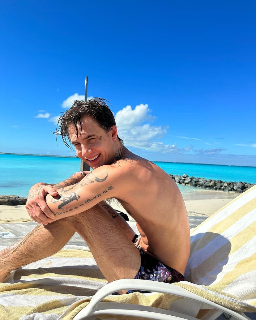 Hudssler_'s tweet image. I love you like you have no idea, you saved me from many things, your music gives peace and tranquility to my life, you are an incredible person who deserves the purest love in the world, I love you Jaden Hossler Happy birthday I love you more every day 🤍
@JadenHossler