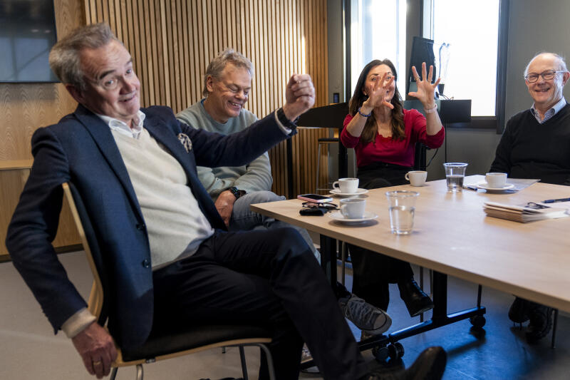 Edvard Ingjald Moser (@edvardmoser) on Twitter photo Happy day! <a href="/SpareBank1SMN/">SpareBank 1 SMN</a> donates 50 MNOK ($5 M) to Hjerneforskningsfondet, which increases the Fund´s annual contribution to <a href="/KISNeuro/">Kavli Neuroscience</a> by 25%! 50 M thanks to Jan Frode Janson and team. Photo credit: Richard Sagen <a href="/adresseavisen/">Adresseavisen</a>; <a href="/forskningsradet/">Norges forskningsråd</a> <a href="/KavliFoundation/">The Kavli Foundation</a> <a href="/MayBrittMoser/">May-Britt Moser</a> Happy day! <a href="/SpareBank1SMN/">SpareBank 1 SMN</a> donates 50 MNOK ($5 M) to Hjerneforskningsfondet, which increases the Fund´s annual contribution to <a href="/KISNeuro/">Kavli Neuroscience</a> by 25%! 50 M thanks to Jan Frode Janson and team. Photo credit: Richard Sagen <a href="/adresseavisen/">Adresseavisen</a>; <a href="/forskningsradet/">Norges forskningsråd</a> <a href="/KavliFoundation/">The Kavli Foundation</a> <a href="/MayBrittMoser/">May-Britt Moser</a>