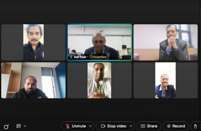 StpiEpDelhi's tweet photo. Interactive session organized for #startups with suppliers of electronic components @electropreneur Park Delhi to understand &amp; mitigate the challenges faced in sourcing of components. 

@GoI_MeitY @Rajeev_GoI @_DigitalIndia @arvindtw @stpiindia @DeveshTyagii @IIITDelhi https://t.co/c4iqx8LGuo