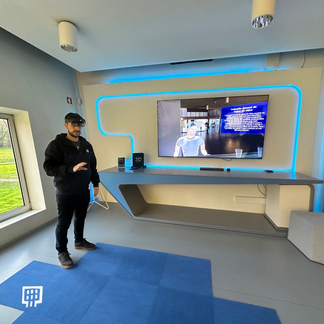 CCG_ZGDV's tweet image. 🙋‍♂️Hey, @apple ! Acho que já conhecemos uns óculos de realidade mista antes de vocês terem o Vision Pro. 😂

#ccg #inovação #realidademista #visionpro