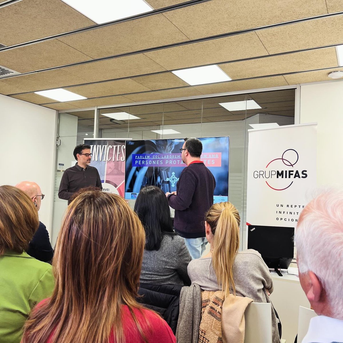 MarcPuigtio's tweet photo. A la presentació oficial del programa #INVICTES nou servei públic per a persones víctimes d’accidents o sinistres de trànsit a càrrec de @GrupMifas @transit @ccgirones https://t.co/9bM7pJOB5n