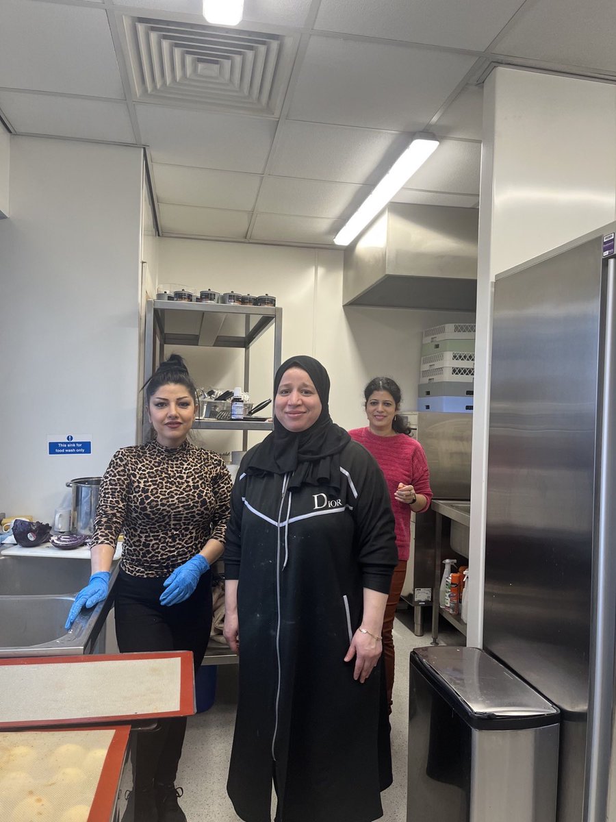 PPR_Org's tweet photo. Our #KindEconomy chefs are cooking up a feast to welcome #SCIPeaceConf @SCI_Belfast guests this lunchtime!
What better way to build bridges than to break bread?
With thanks to @UNISONNI and @pk_belfast for lending us their kitchens.
Find out more at https://t.co/GYwxwAV5dI https://t.co/KPevi5T3xF