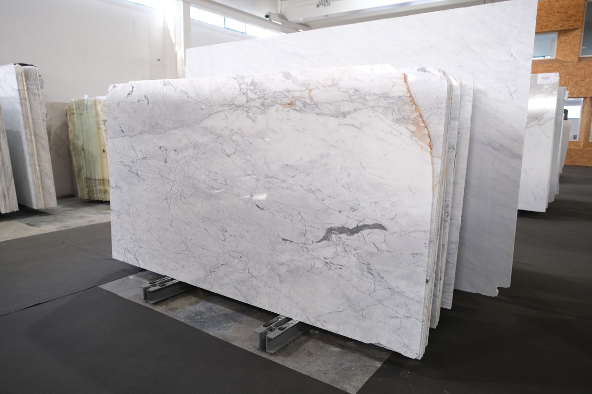uggrec's tweet photo. Carrara C, Italy 
#carrarac #marmorecarrarac https://t.co/ZgcyzdEdmI