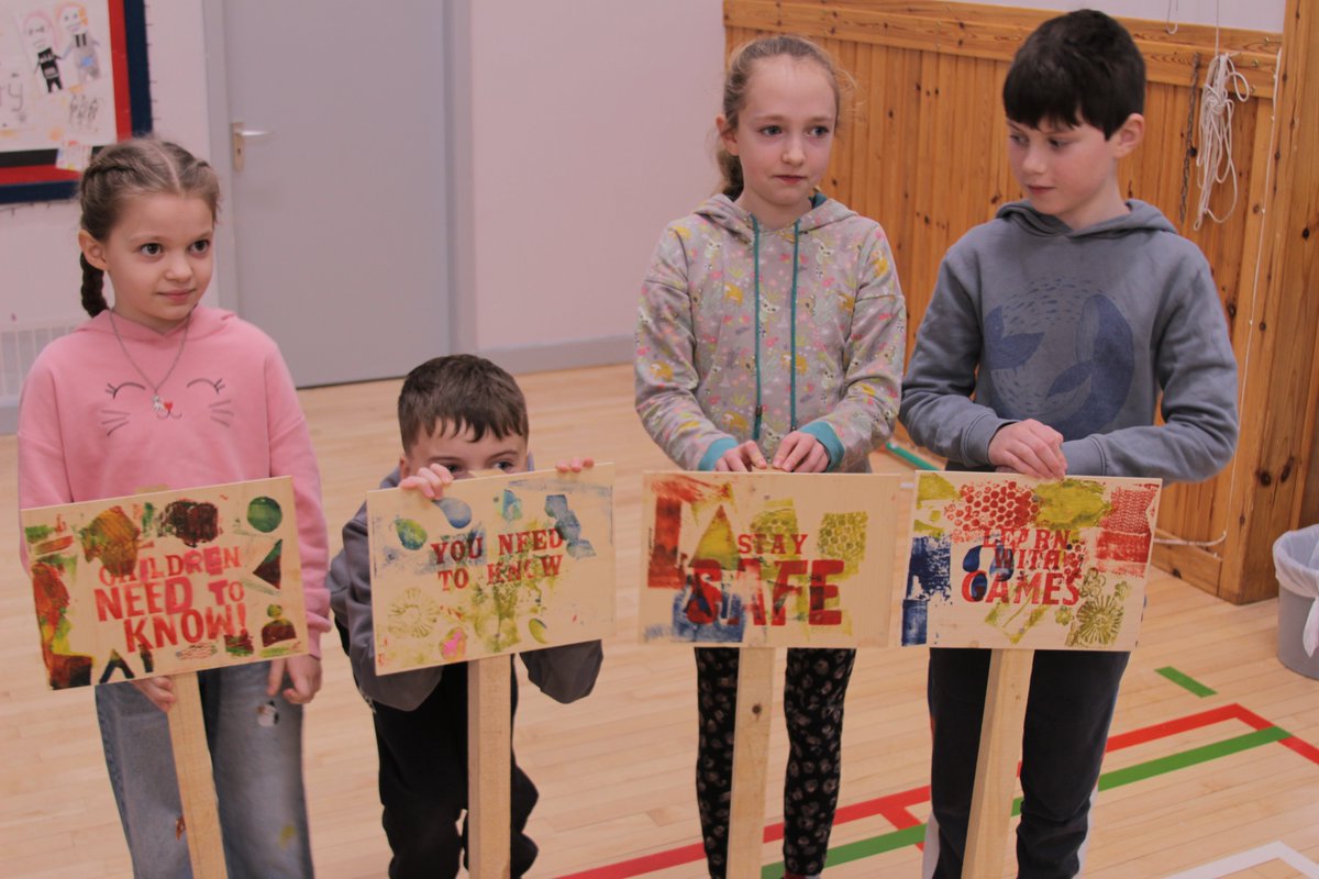 Creative_Voices's tweet photo. We held our final in-person workshops for this phase of the AI project up in Shetland a couple of weeks ago. MCPs discussed ‘Learning about AI’ with @Mazdibell1 from #SiliconCroft & made signs with @jonosandilands #ChildrenShapingAI @Scottish_AI @turinginst @turingpubpol https://t.co/09JcGgMLl9