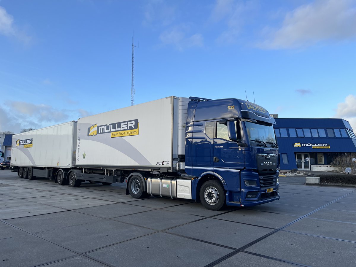 mullerffl's tweet image. Eerste trucks in DACHSER-kleuren 🚛

Het is de eerste zichtbare verandering voor de buitenwereld. Ondanks deze eerste zichtbare verandering sinds de integratie, blijft de naam Müller Fresh Food Logistics voorlopig bestaan.

Lees meer op onze website: muller.nl/distributie/ee…