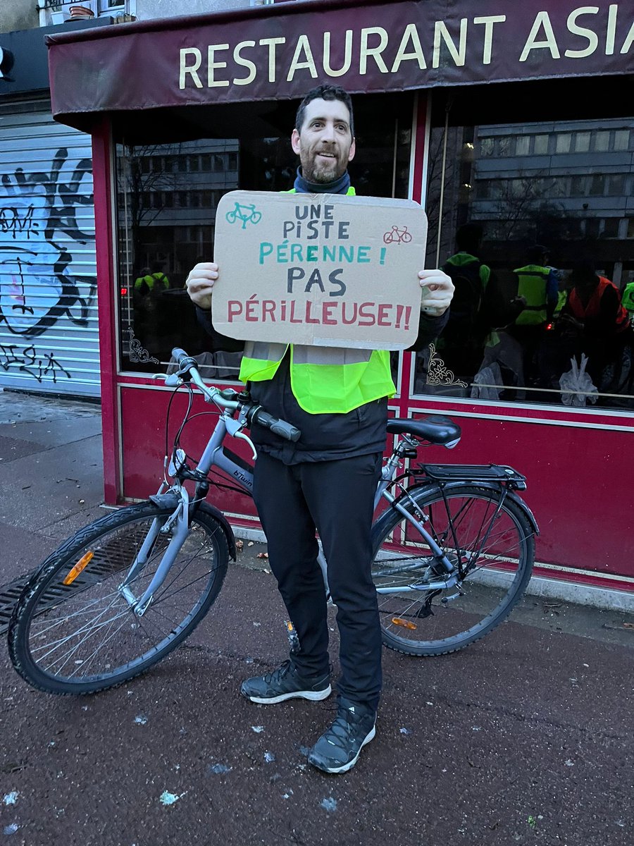 Grâce aux bénévoles de nos associations, les nombreux cyclistes de la RD920 ont pu rouler quelques minutes en sécurité ce matin !

La sécurité, il faut maintenant que ce soit tous les jours  ! 

Il y a besoin d'un nouvel aménagement de qualité rapidement <a href="/hautsdeseinefr/">Département des Hauts-de-Seine</a>