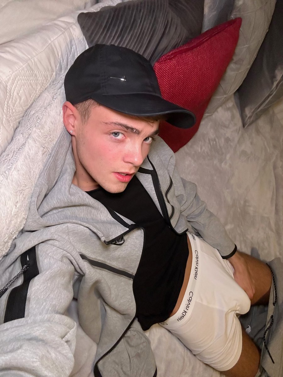 hornyglasgboy's tweet photo. RT you wanna see it https://t.co/LVojffQBBw