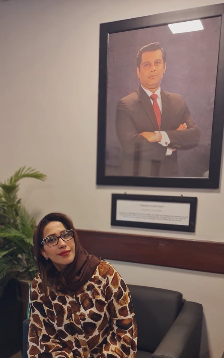 meherbokhari's tweet photo. At the ARY headoffice. Forever shall your legacy live on #ArshadSharifShaheed 

He believed in the electorate, power of the people. Less than 1 hour left - go and exercise this power of you haven’t already 

#votekoKHUDizzatdu 
#NikloPakistanKiKhatir 
#GeneralElectionN0W #PakistanElections