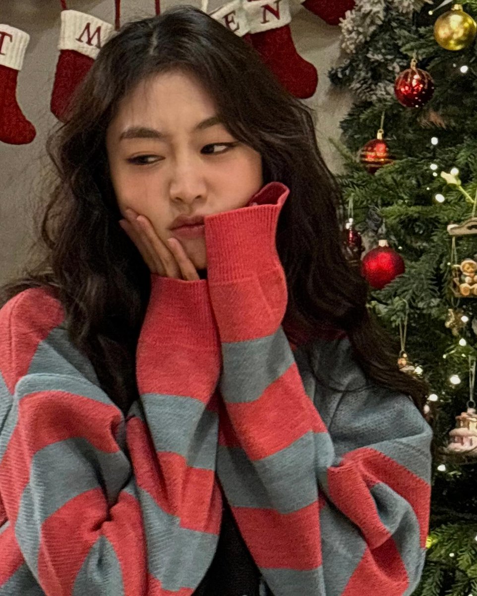 Geez, her curly hair...
Edisi gagal move on dari chara lama.