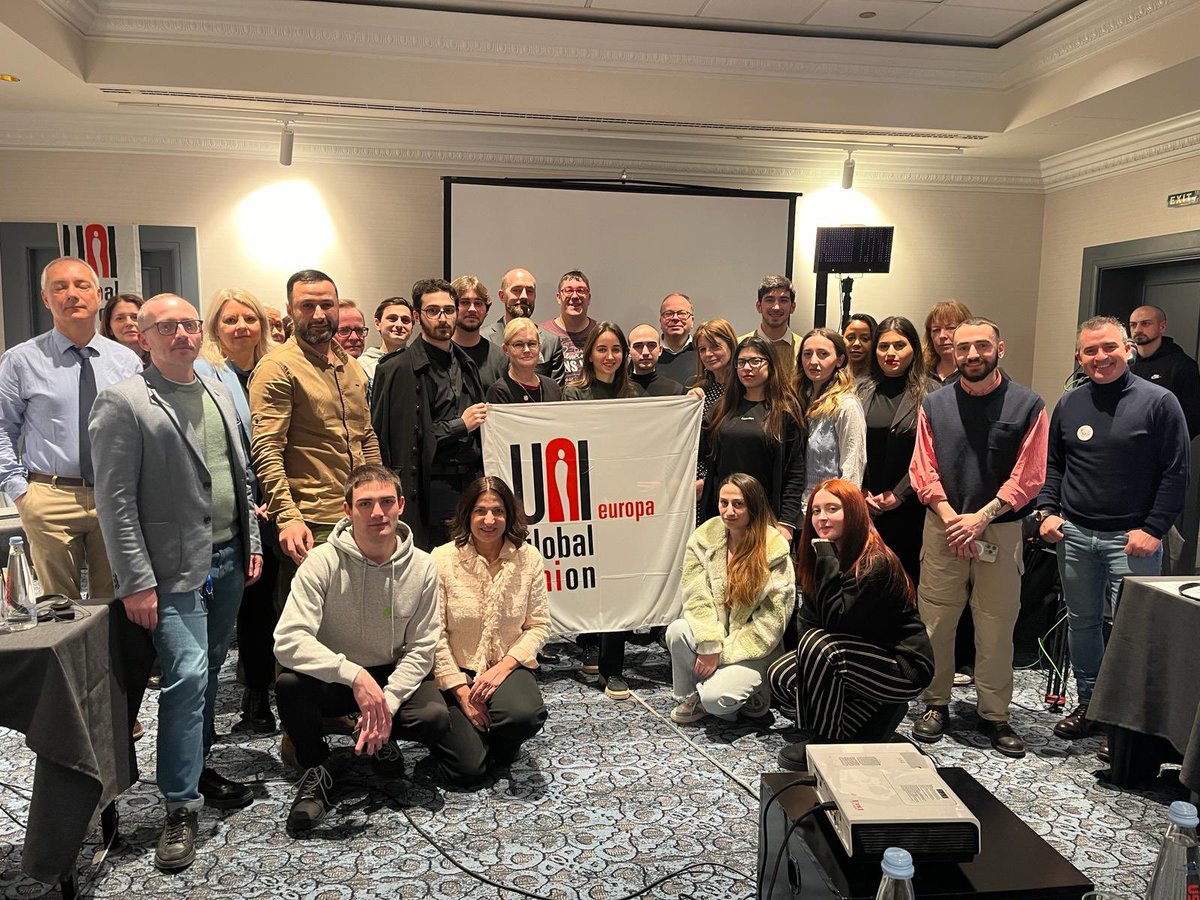 FisascatCisl75's tweet photo. #8febbraio @UNI_Europa #Gaming A Tbilisi in Georgia la giornata conclusiva del Congresso del sindacato europeo dei lavoratori del settore del #giocolegale #casinò #bingo #lotterie #scommesse.
Nell’intervento della funzionaria della #FisascatCisl @stefaniachicca focus sullo scenario in Italia, dove il comparto del gioco pubblico contribuisce al Pil con oltre 10mld di euro, con un gettito fiscale e previdenziale di 2,5mld di euro, ma dove persiste anche il fenomeno dell’illegalità generando un’economia sommersa che cresce più del Prodotto Interno Lordo.
Riflettori accessi sulle condizioni di lavoro dei circa 150mila addetti nel Bel Paese, per i quali il sindacato confederale è impegnato a migliorare le condizioni di lavoro attraverso la contrattazione di 2° livello.
“L’approccio al settore in Italia - ha dichiarato la sindacalista - è spesso pregiudiziale e non tiene conto dei dati positivi sull’economia, con un’attenzione latente alle migliaia di lavoratori diretti e dell’indotto. La contrattazione è e rimane l’unico strumento che ci ha permesso e potrà permetterci di intervenire per migliorare le condizioni di tutti i lavoratori. Questa sessione congressuale di UNI Europa Gaming è l’occasione per confrontarci sulle peculiarità settoriali nei diversi paesi europei e condividere percorsi e azioni comuni necessarie per sostenere i diritti dei lavoratori”.