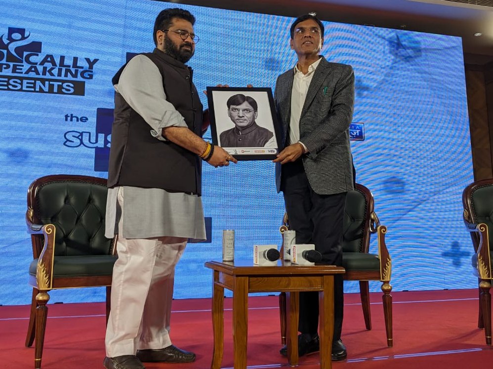 NewsX's tweet photo. #SushrutaAwards | ITV Network welcomes Union Health Minister Mansukh Mandaviya (@mansukhmandviya) at Sushruta Awards 2024
@medicallyspkng @PMOIndia @MoHFW_INDIA
Watch Sushruta Awards Live:
https://t.co/y8NsktZCto
#PMO #medicallyspeaking #healthcare #HealthConclave https://t.co/amvf2jDcM6