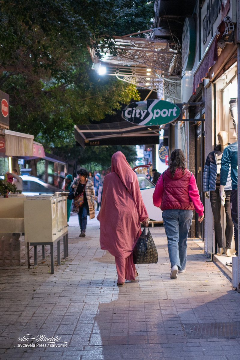 salvomic's tweet photo. Avenue Bourghiba (Tunis πΉπ³)
#verotography #podium #pictas #fotomasters #masterpix #flipboard #fediart #fediphotos #snap_fediverse #streetphotography #leica #leicacamera #travelphotography #tunisia https://t.co/qb3Pg8u9L5