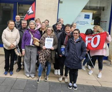 FECFO's tweet photo. Partout en France les salariés de LCL en grève et en manifestation pour réclamer une augmentation générale des salaires !
Paris, Lyon, Bordeaux… 
Mobilisés pour revendiquer !
#fecfo 
Rejoignez nous !
Adhérez à #fo https://t.co/6MmqlVYloH