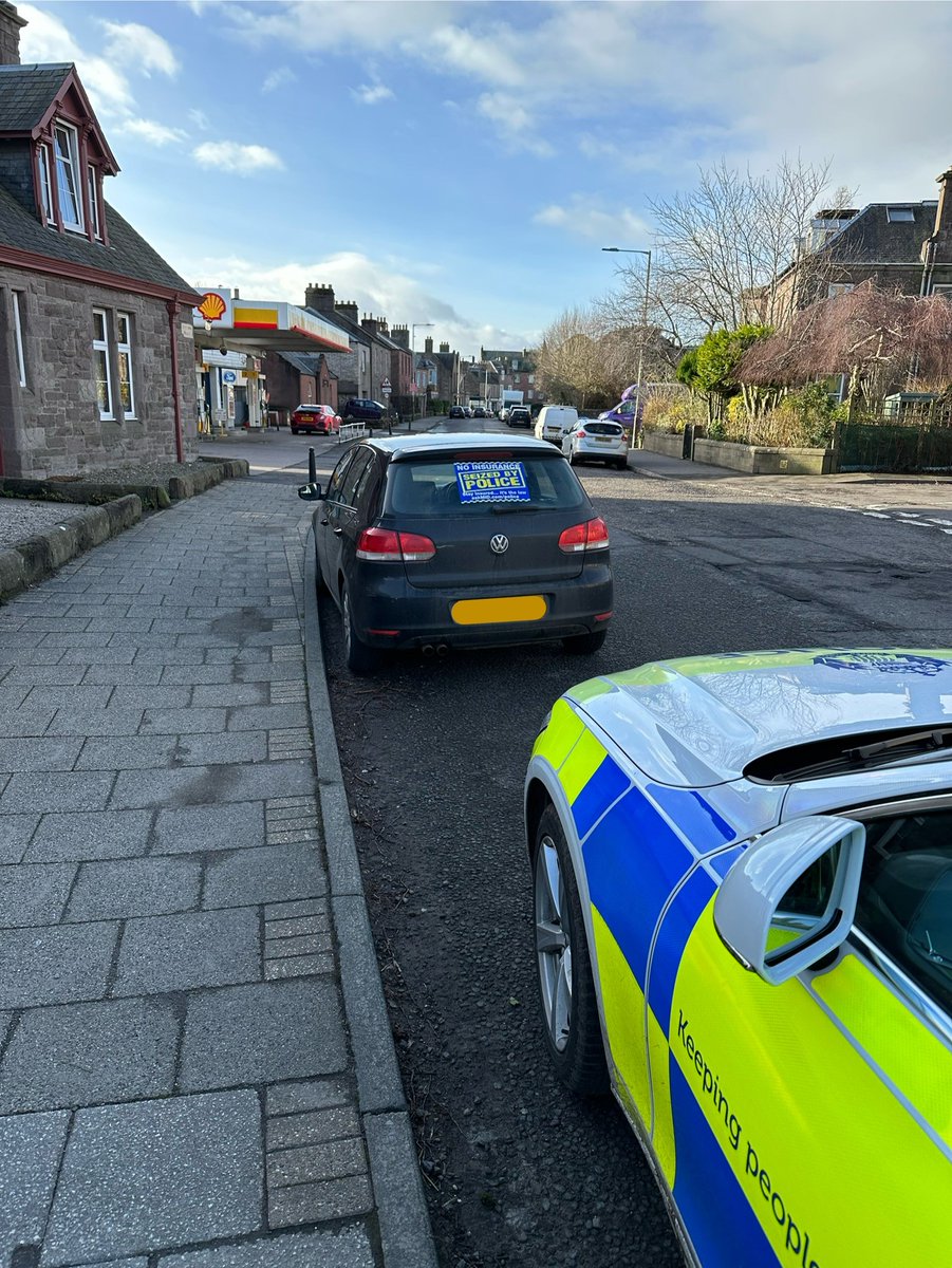 PSOSRoads's tweet photo. #PerthRP carried out a road safety day of action on the #A94 between Perth and Forfar on Tuesday. There were numerous vehicles stopped and offences detected, including disqualified driving, no licence, no insurance  and using mobile phone while driving. 

#fatal5 https://t.co/JseTk2Qj1m