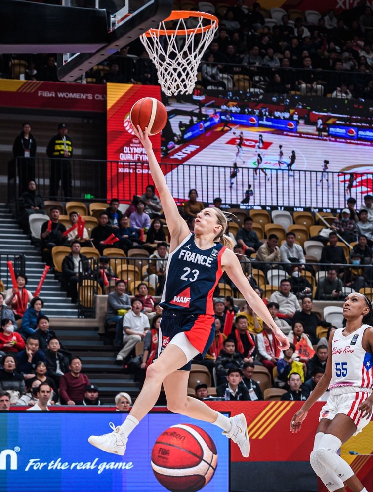 There she is...

🗽🇫🇷

📷 FIBA