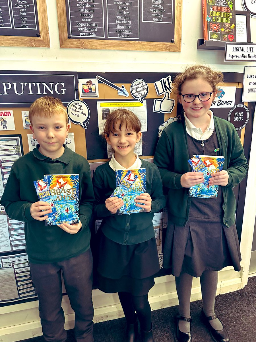nicolecreamer_'s tweet photo. Happy readers in KS2 after our book delivery this morning! π @Zoologist_Jess @read_holmfirth #MFPSREAD @MfpsY5_6 @MfpsYear5 @MFPSClass4 https://t.co/Y9TthHKio5