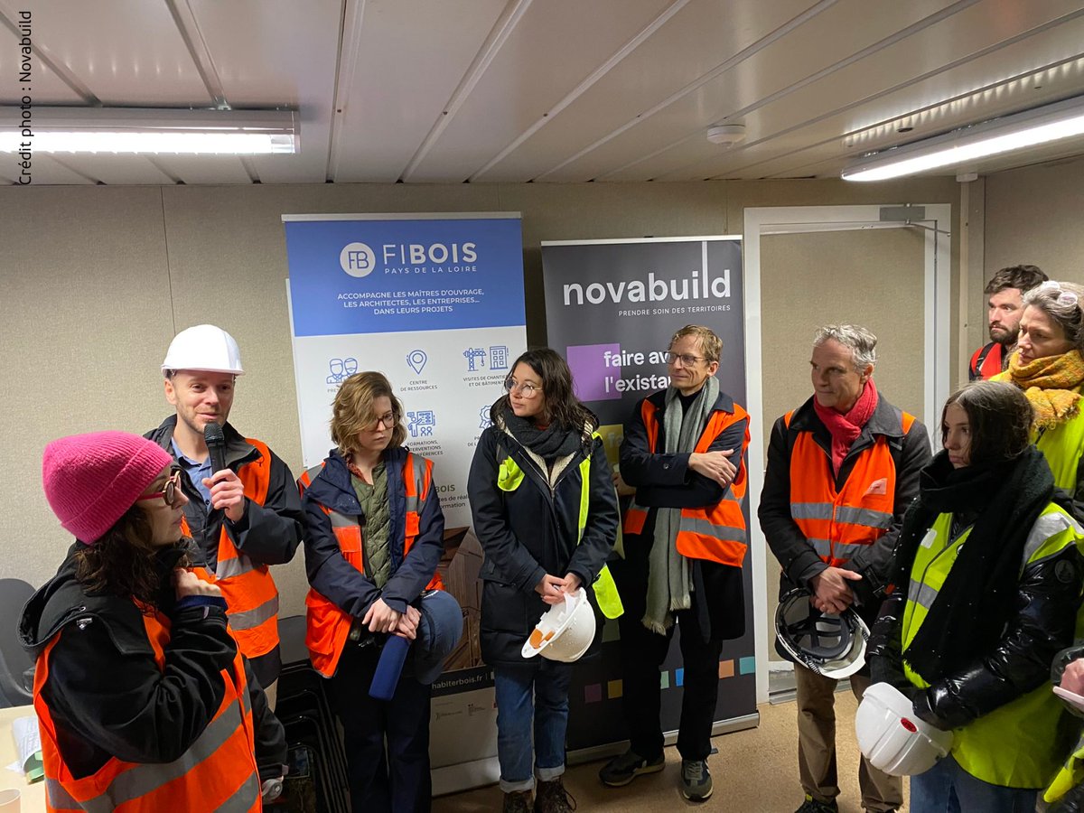 [RETOUR SUR ... ☀] Hier avait lieu la visite du chantier de réhabilitation d'une résidence (Mans). Cette rénovation "EnergieSprong" vise l'atteinte d'un bilan à énergie E= 0, notamment grâce aux panneaux #pv en #ombrière (parking et boulodrome), pour une puissance de 300 kWc.