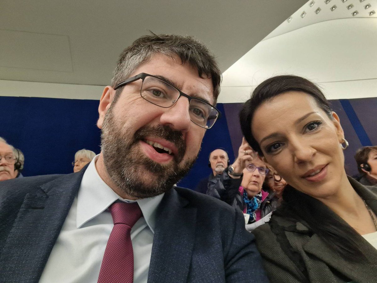 MarinikaTepic's tweet image. Upravo je ogromnom većinom u Evropskom parlamentu usvojena Rezolucija kojom je potvrđena izborna krađa u Srbiji!
Rezolucijom se traži međunarodna misija i istraga.

Od 557 prisutnih
461 ZA
53 protiv
43 nije glasalo

Hvala svima koji su verovali u nas!
Vredelo je. Svake žrtve!