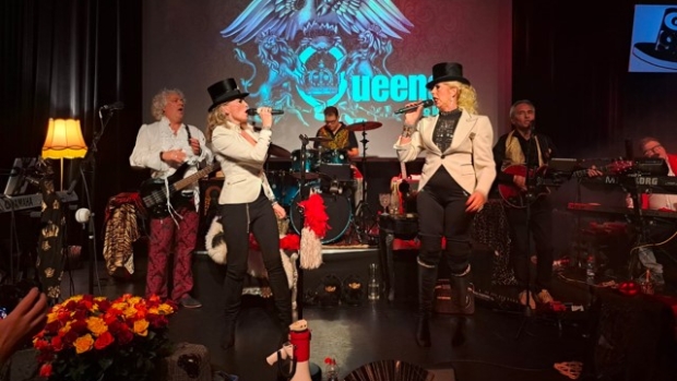 Ruim 1.800 euro opgehaald voor KWF bij optreden Queens &amp; Ko in Stadspodium GO  -  hetkontakt.nl/vijfheerenland…