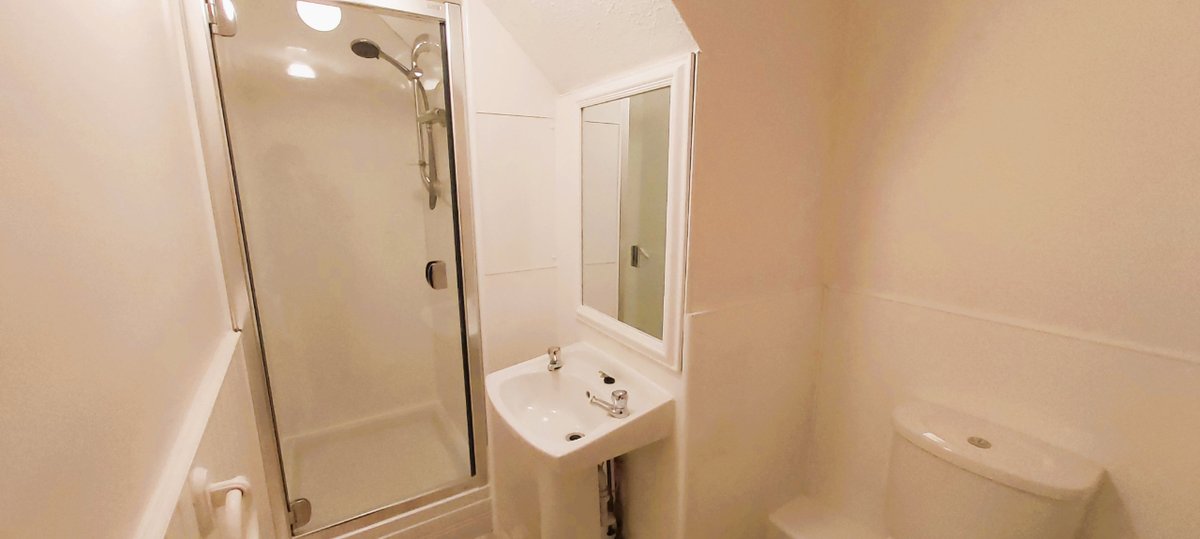 🏡This property features a hall, a large sitting room, a double bedroom, a single bedroom, a box room/office, a large eat-in kitchen, a WC, and a shower. Council tax band: B, EPC rating: C Landlord Registration Number: 371296/355/03181.

ℹ️bit.ly/48MJ9r5