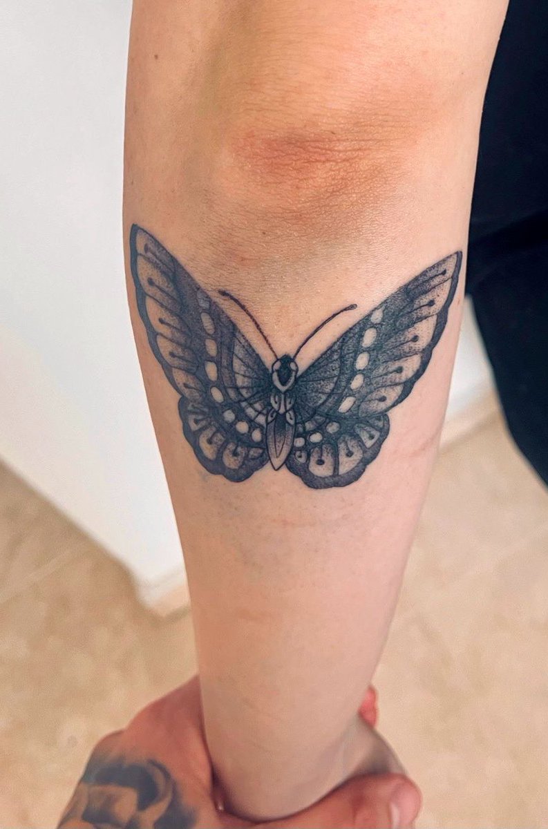 simelalways's tweet photo. ¡Holi! He empezado a tatuar y estas son algunas de las cosillas que he hecho. Todavía queda mucho por mejorar, pero me encanta y me siento muy entusiasmada. 🫶🏻 https://t.co/sguog5rDVX