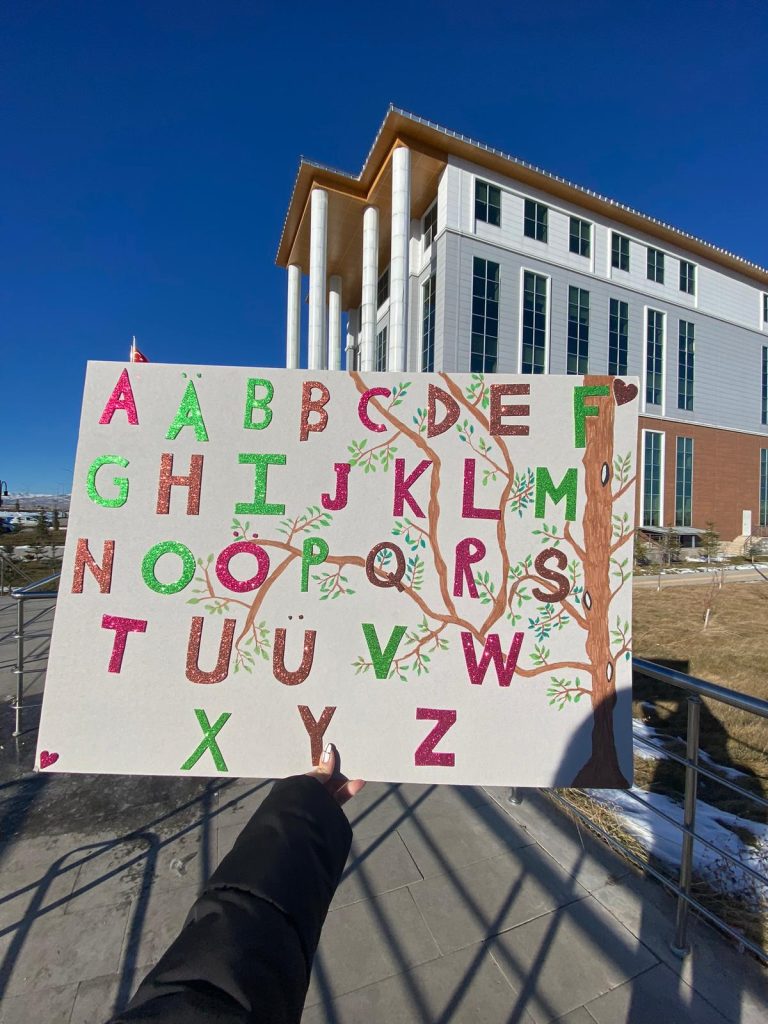 TOPLUMSAL DUYARLILIK PROJESİ: 1 Cevap 1 Sürpriz