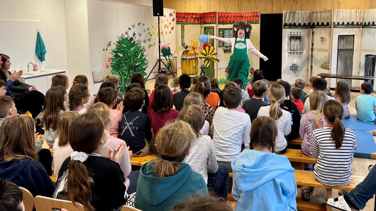 NachbarServus's tweet photo. Moosbrunn: Tiere im Garten sind wertvoll / Pädagogisches Kindermusiktheater gastierte in der Volksschule.

#moosbrunn #schule #volksschule #theater #natur #tiere #igel #naturimgarten #frühling

https://t.co/gH8ktCzNvJ https://t.co/55ROTaIbHF