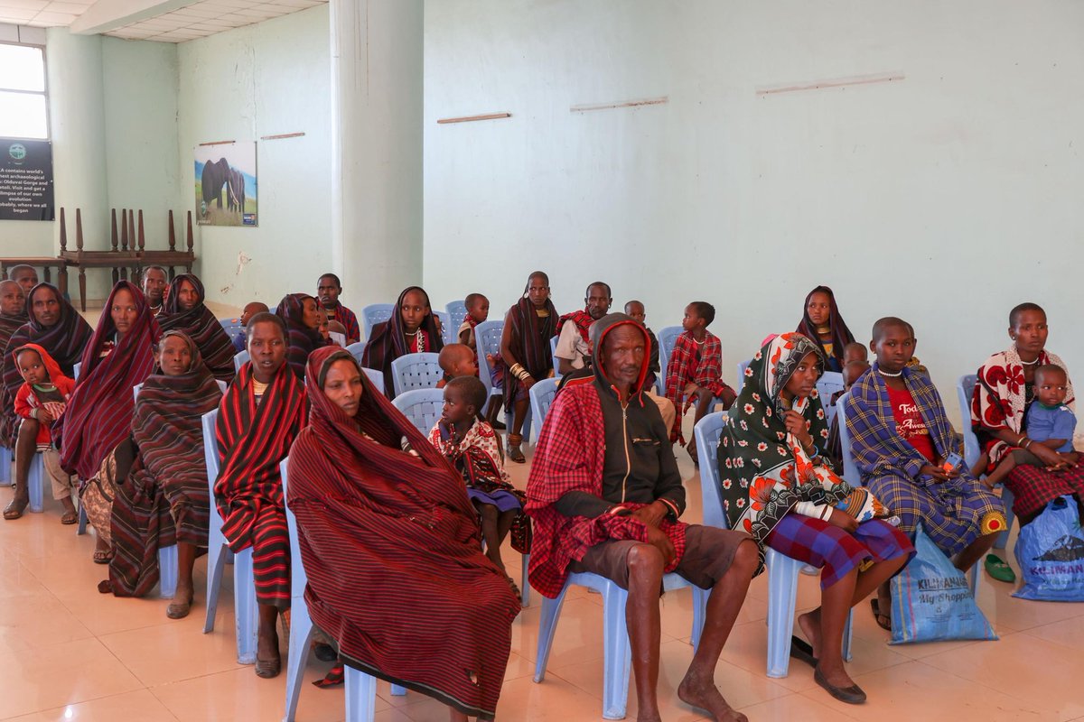 BawaAfrika's tweet photo. In a situation that shows the motivation to continue to be strong for people who want to leave voluntarily within the #Ngorongoro, a total of 15 households with 107 people and 359 livestock belonging to the Mang'ati tribe have requested and finally moved voluntarily to #Msomera https://t.co/AYopsaxAG6