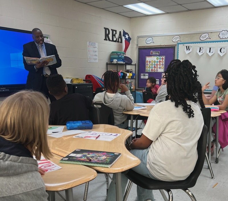 Great time reading during World Read Aloud Day. Thanks @sjhollis96 & Ms. Bielamowicz for the invite. Awesome 4th grade class-Scott Johnson Elem. Students enjoyed me reading & so did I. Highlight of my day! Reading is the gateway skill to ALL other subjects. #BUILDINGCHAMPIONS