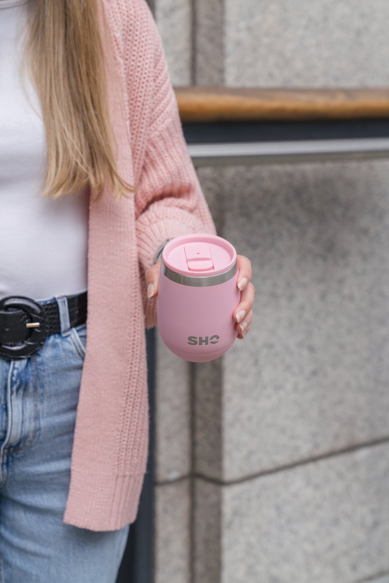 Hey, lovebirds! Valentine's is right around the corner!
 
Time to rock those fabulous colours and match your cup to your outfit. 💟👀