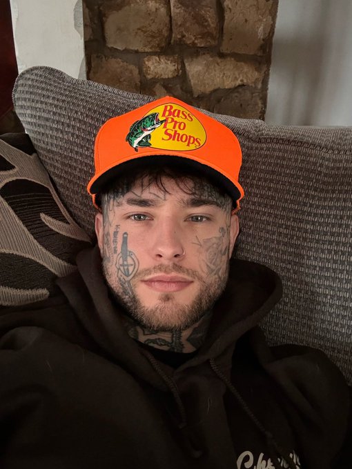 10 free subs available this morning  https://t.co/4TWatOLPNG https://t.co/McrvZU1vDv