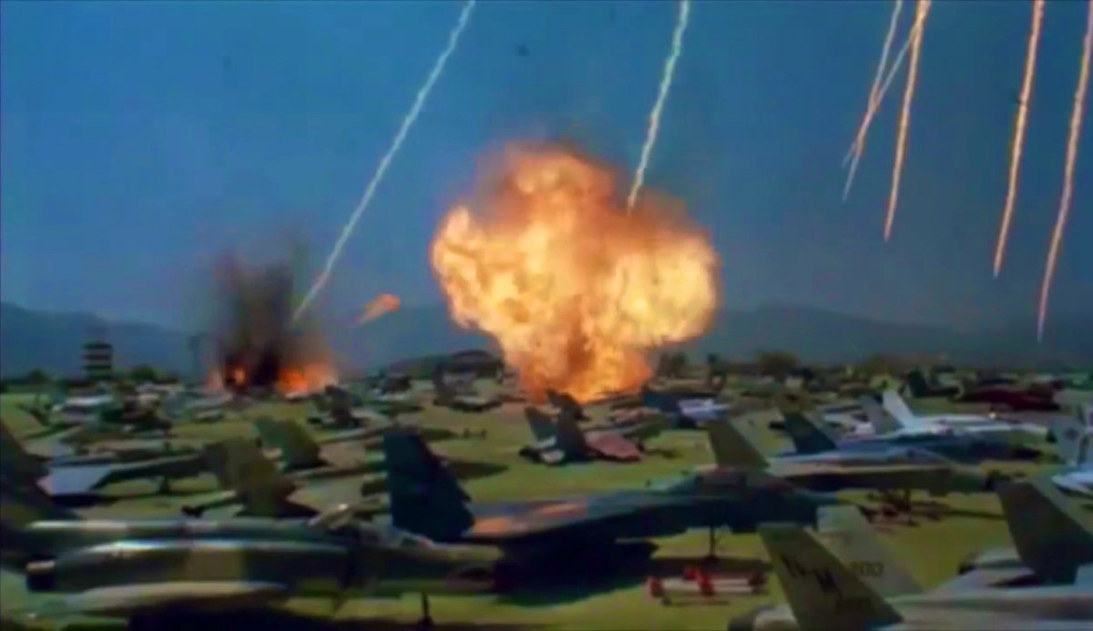 FOURfpf's tweet photo. DEAL OF THE CENTURY 
(William Friedkin, 1983)

#satire #80s #GregoryHines #WarnerArchive
#ChevyChase #SigourneyWeaver 
#FourFPF #4fpf https://t.co/9QSoVbz4dE