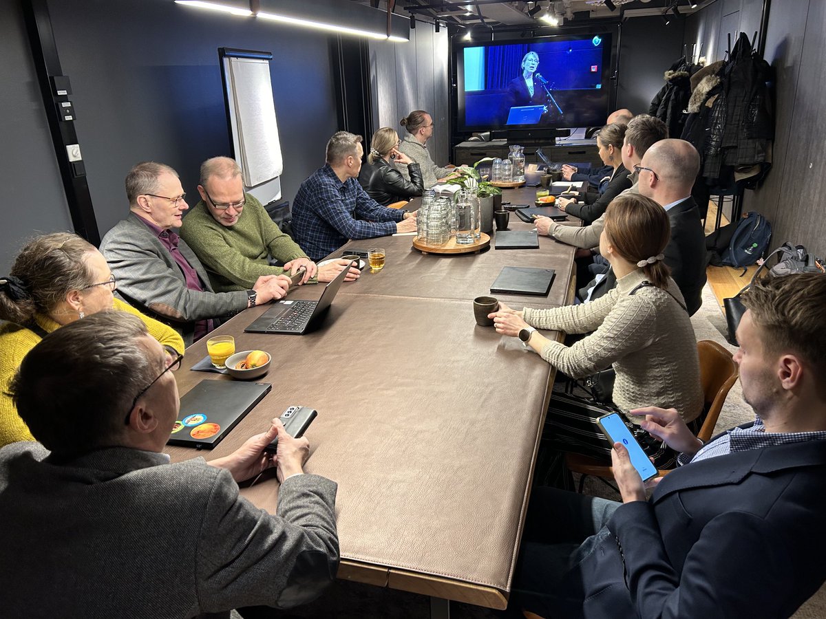 johanaberg_mtk's tweet image. ⁦@MTKry⁩ Maatalousyrittäjät -linja seuraa @kestäväjakannattavaruokajärjestelmä aloitustilaisuutta. ⁦@mmm_fi⁩ ⁦@SariEssayah⁩ ⁦@jhusukallio⁩