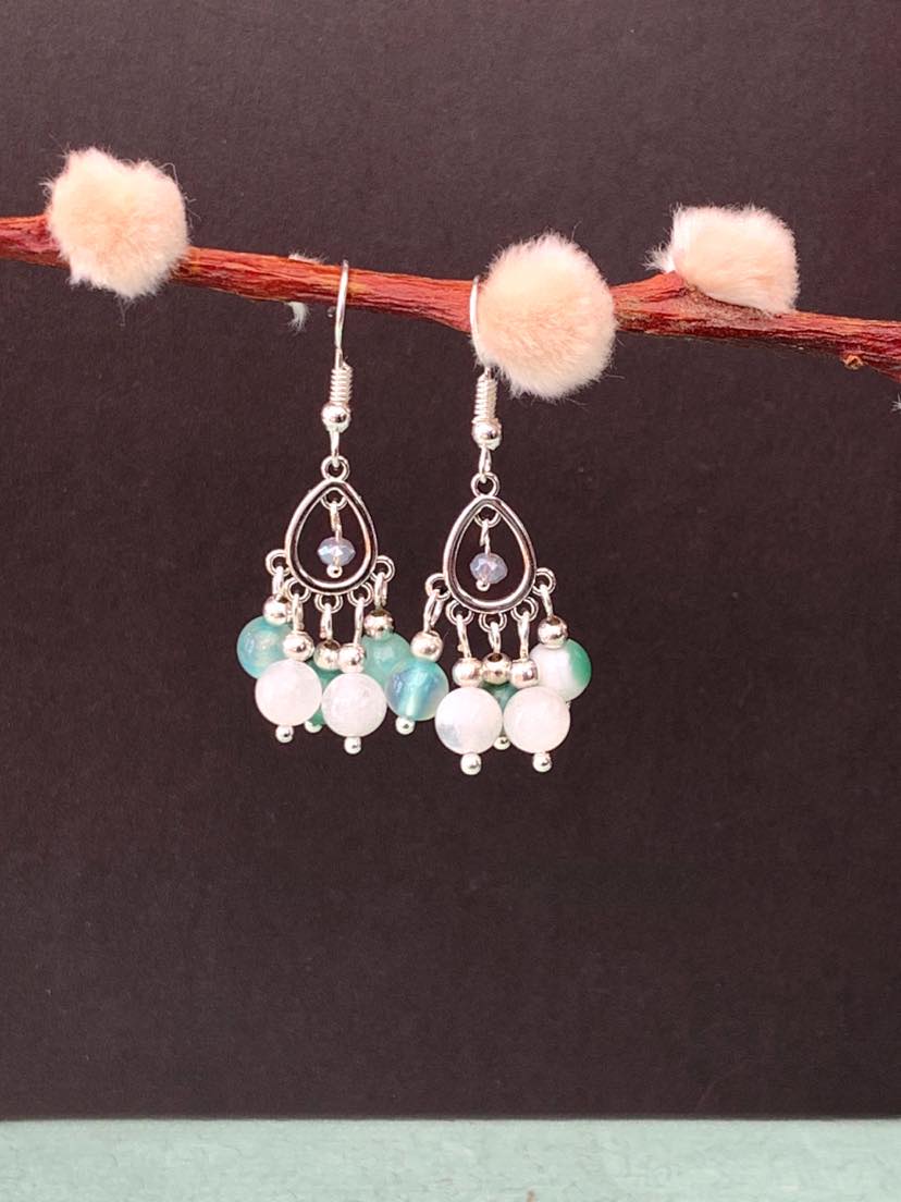 Green Agate & White Moonstone Earrings, Teardrop Chandelier

Purchase here: earringsofgemstone.com/products/green…

#earringsofgemstone #gemstoneearrings #chandelierearrings #agateearrings #moonstoneearrings #teardropearrings #handcraftedearrings #uniqueearrings #originalearrings #earrings