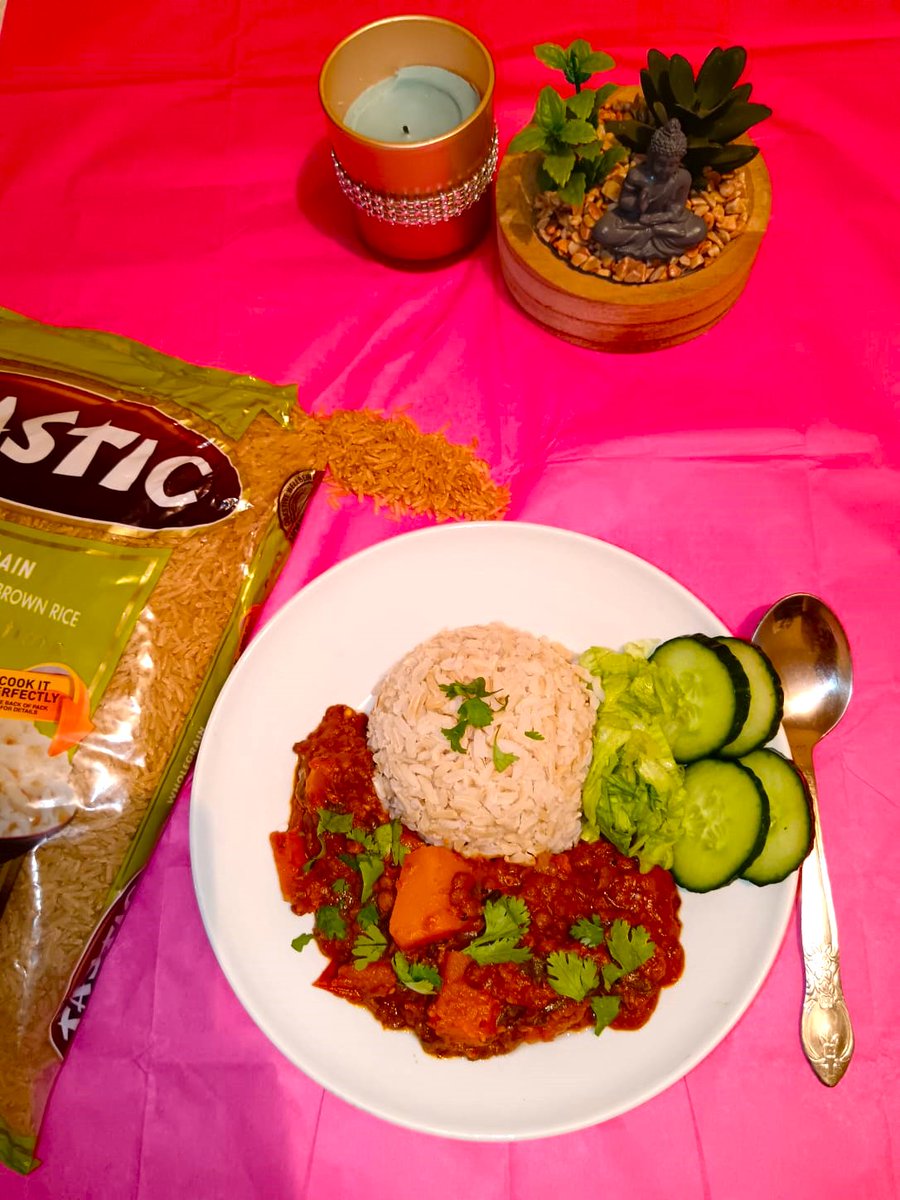 Roshili1311's tweet photo. Made a lentil and butternut curry with a cucumber salad 😋😋
@tasticricesa
@Ndashfood
#Healthylivingchallenge #Tasticwholegrainrice #perfecteverytime #moreineverypot https://t.co/tqupn2jNsg