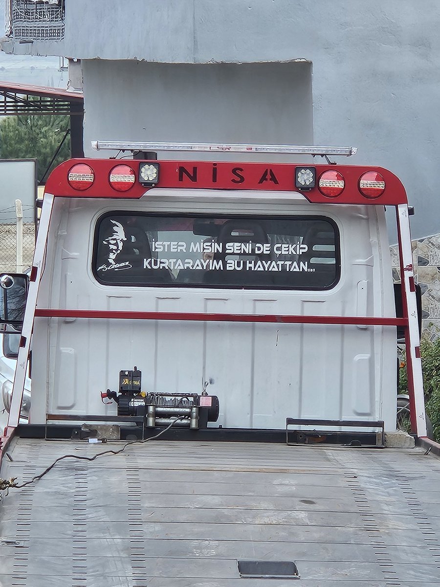 İster misin seni de çekip kurtarayım bu hayattan...
-Mustafa Kemal Atatürk