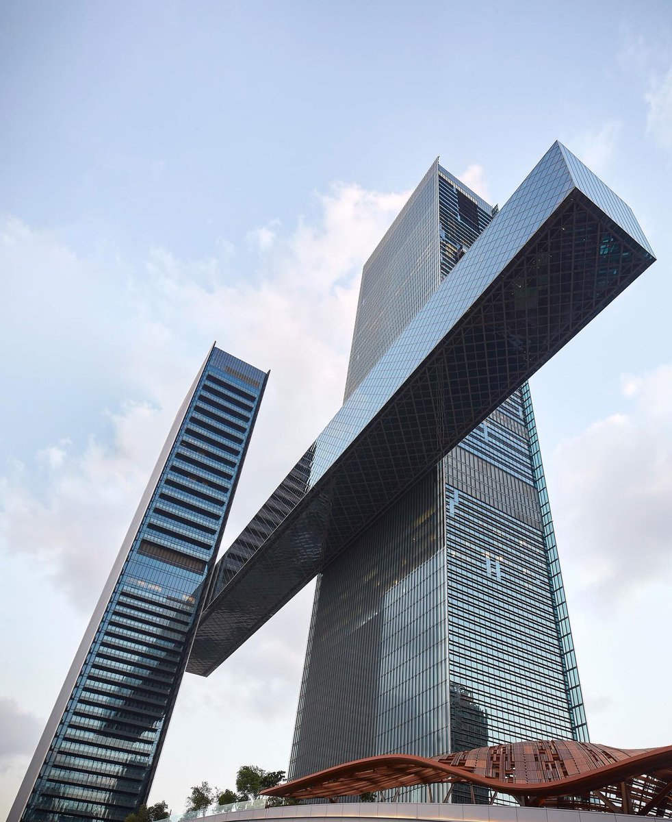 parametricarch's tweet photo. One Za’abeel, designed by @Nikken_Global in Dubai, has recently completed the construction of the world’s longest cantilever. The floating connection point between both towers is called “The Link.” This impressive feature extends 66 meters and is suspended 100 meters above a six-lane highway. This floating connection point connects two skyscrapers and is topped by a giant infinity pool. The Link also includes a 230-meter-long observation platform with panoramic views.

📸 Hufton + Crow
🔗 Tap the link to learn more about the project: https://t.co/d2QJKCSCQf

#parametricarchitecture #nikkensekkei #dubai #unitedarabemirates #tower #bridge