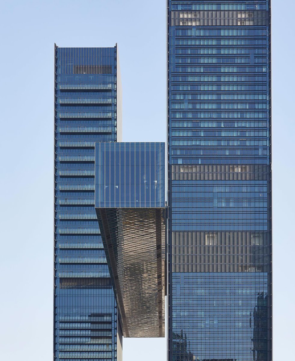 parametricarch's tweet photo. One Za’abeel, designed by @Nikken_Global in Dubai, has recently completed the construction of the world’s longest cantilever. The floating connection point between both towers is called “The Link.” This impressive feature extends 66 meters and is suspended 100 meters above a six-lane highway. This floating connection point connects two skyscrapers and is topped by a giant infinity pool. The Link also includes a 230-meter-long observation platform with panoramic views.

📸 Hufton + Crow
🔗 Tap the link to learn more about the project: https://t.co/d2QJKCSCQf

#parametricarchitecture #nikkensekkei #dubai #unitedarabemirates #tower #bridge