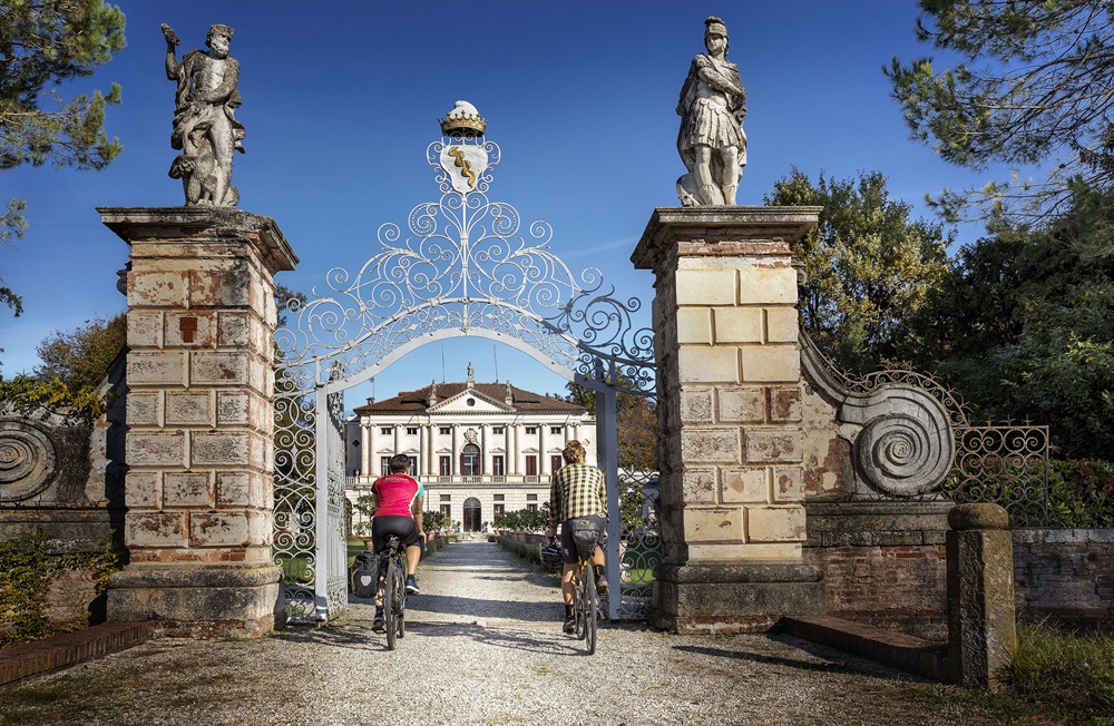 Agendaviaggi's tweet photo. Al via il Green Road Award 2024: aperte le candidature per l’Oscar Italiano del Cicloturismo
#BIT2024, #cicloturismo, #milano, #umbria
https://t.co/noH7tfnwxk
Photo courtesy of Green Road Award https://t.co/fJ4EJhO6FE